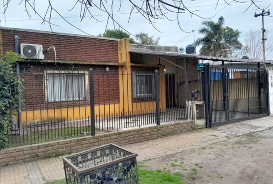 CASA 4 AMBIENTES EN VENTA CON JARDIN EN GLEW