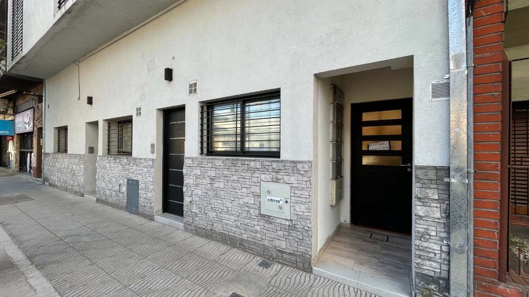 VENTA PH 2 AMBIENTES AL FRENTE - CASEROS
