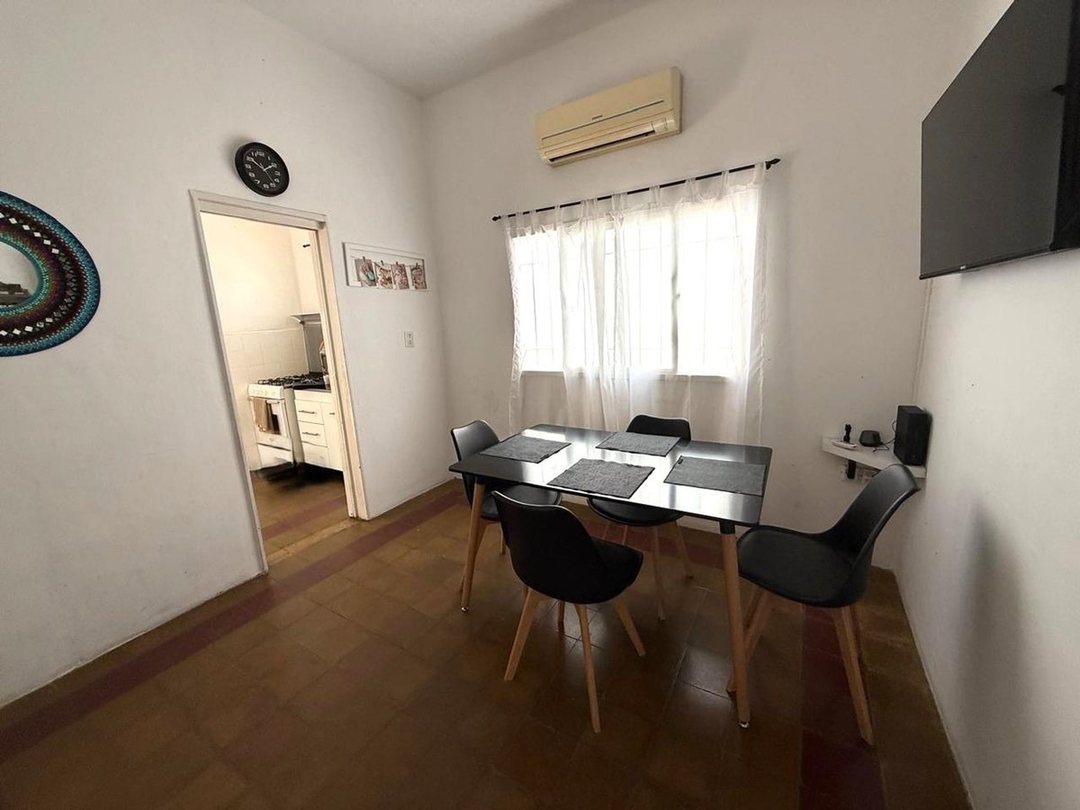Casa en ALQUILER 3 ambientes en Luján con patio