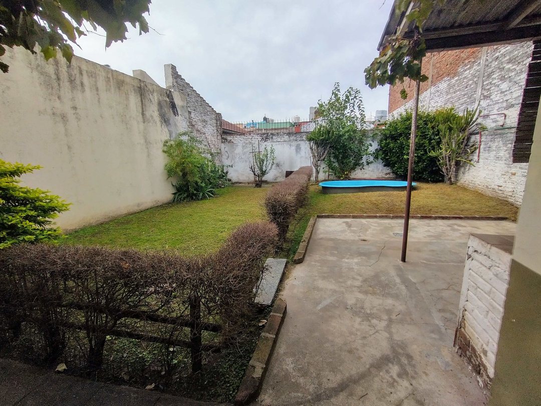 CASA 4 AMBIENTES VILLA LUZURIAGA LOTE 8,66X27,50