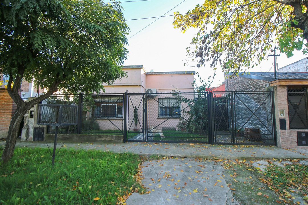 VENTA 4 AMB EN BURZACO CON JARDIN Y POTENCIAL