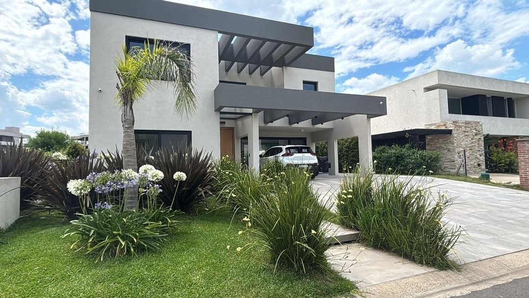 ALQUILER  CASA A ESTRENAR EN LAGOON PILAR