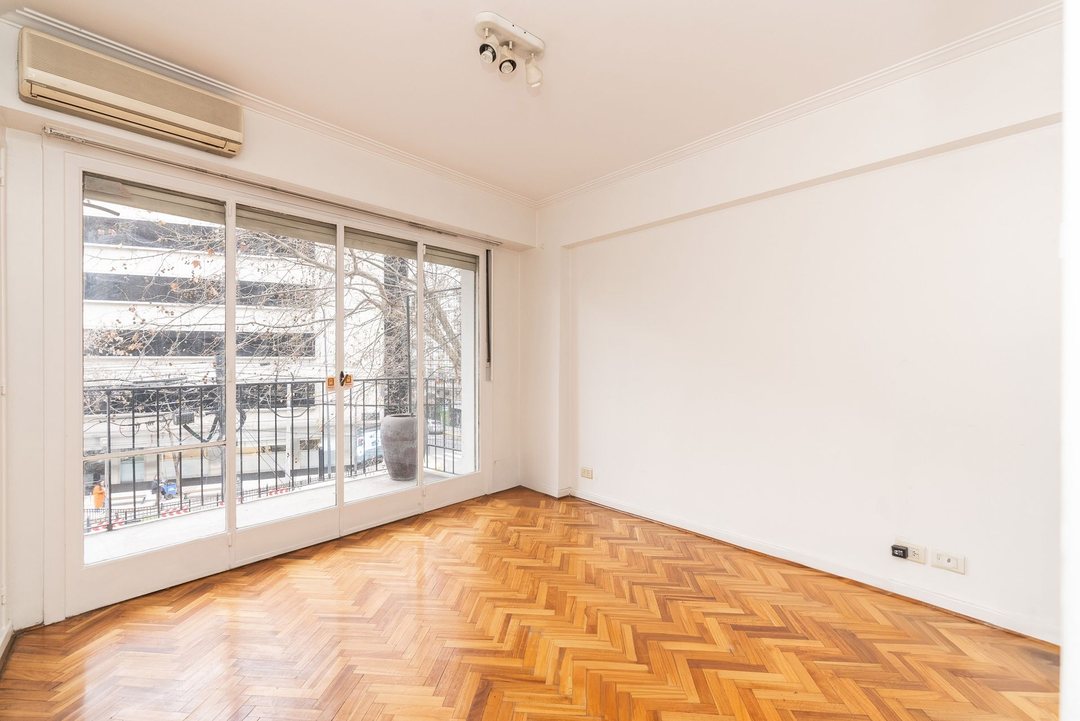 Venta Departamento 4 ambientes con balcón Recoleta