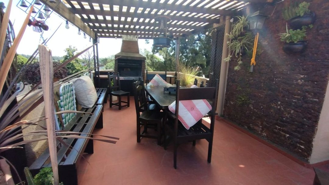 Venta casa 3 ambientes Y cochera B° Parque Bernal
