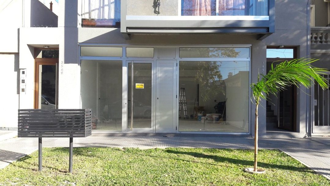 Local comercial a metros de avenida freyre