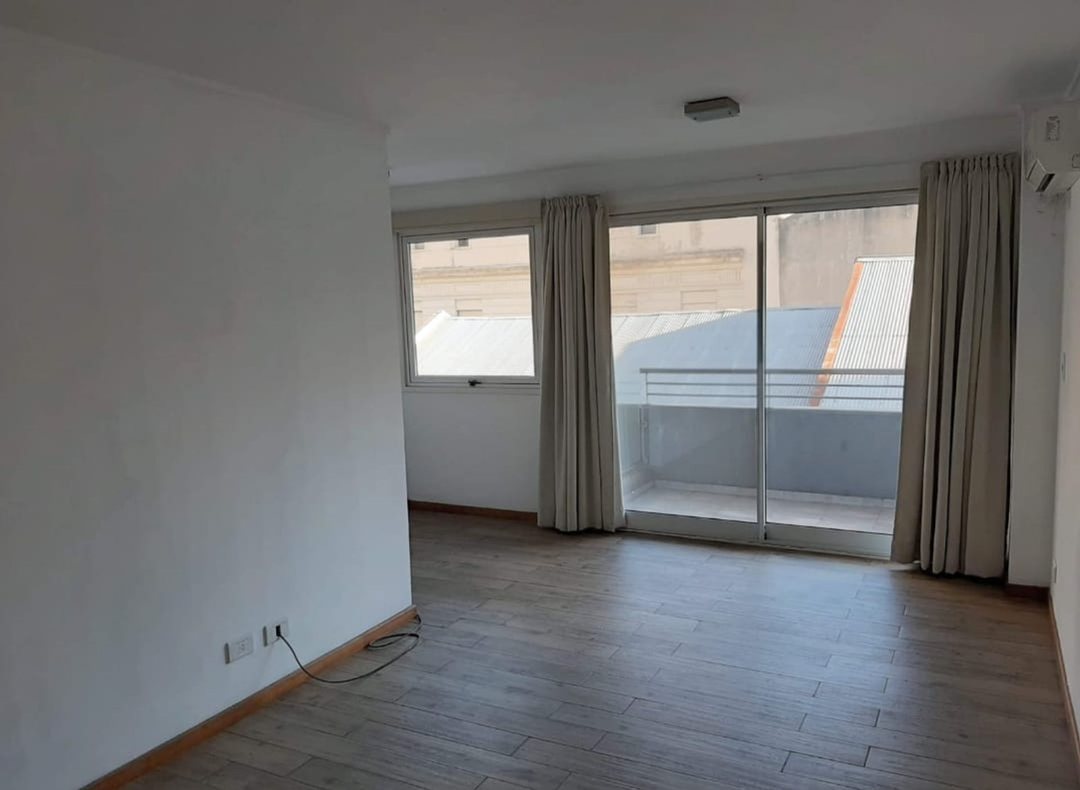 VENTA DEPARTAMENTO UN DORMITORIO CON BALCON CENTRO