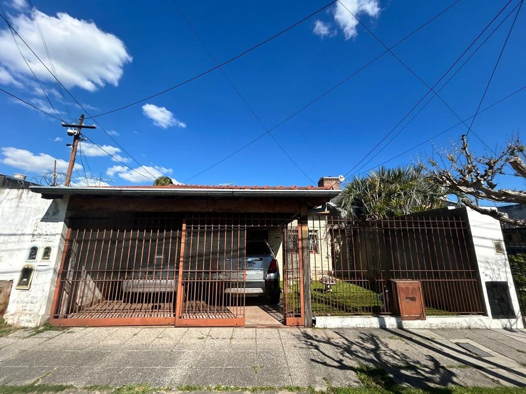 CASA 4 AMBIENTES EN VENTA EN JOSE LEON SUAREZ