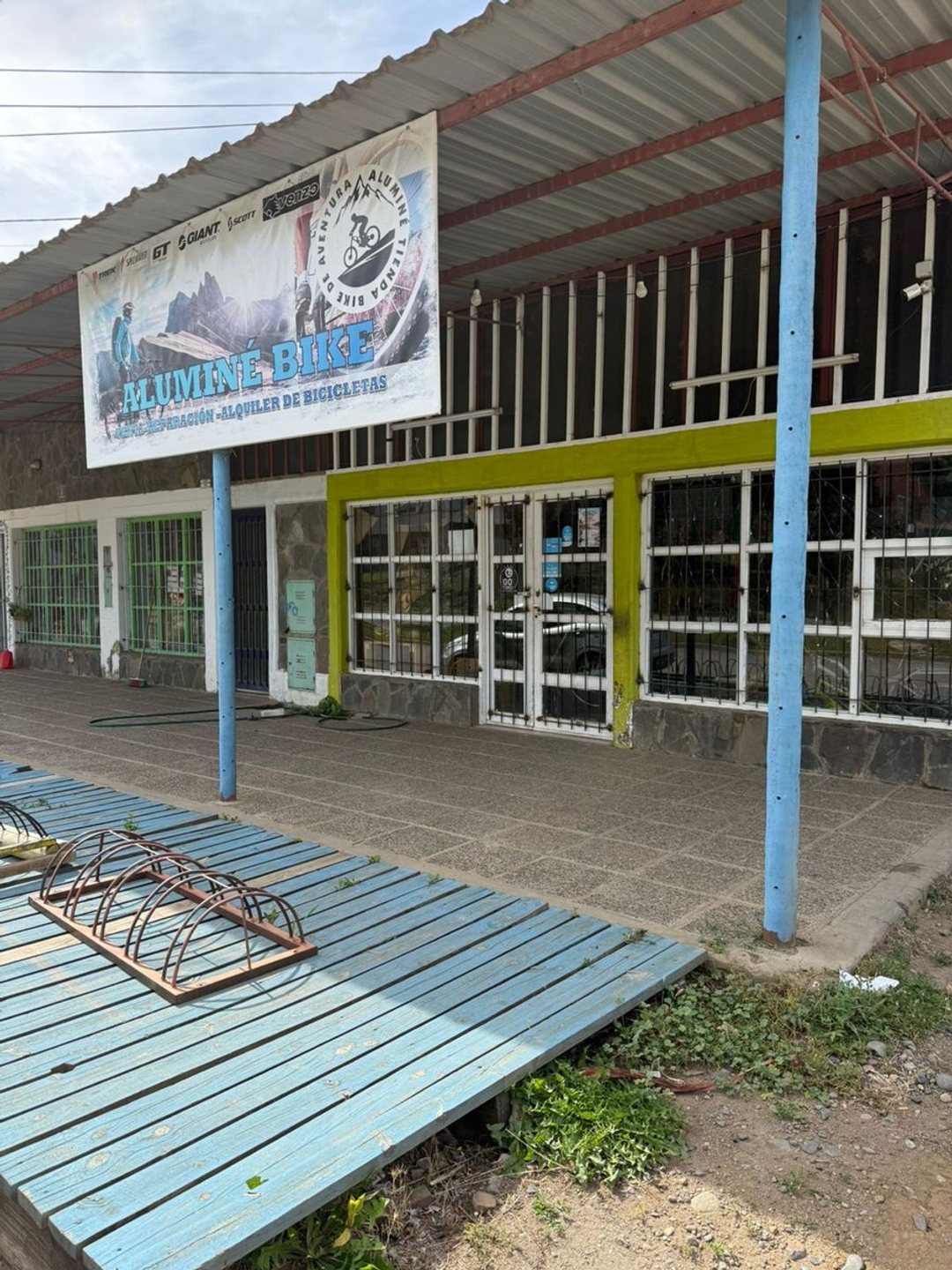 VENTA ALUMINE - LOCALES COMERCIALES Y CASA