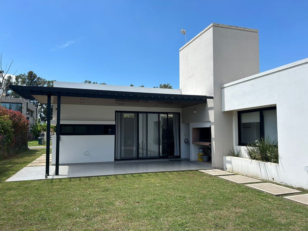 Venta Casa 2 Dormitorios Azahares del Paraná