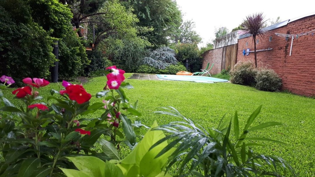VENTA FISHERTON CASA 4 DORMITORIOS GRAN JARDIN
