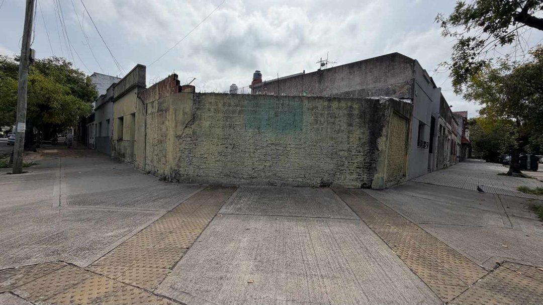 Casa a reciclar lote propio Parque Avellaneda