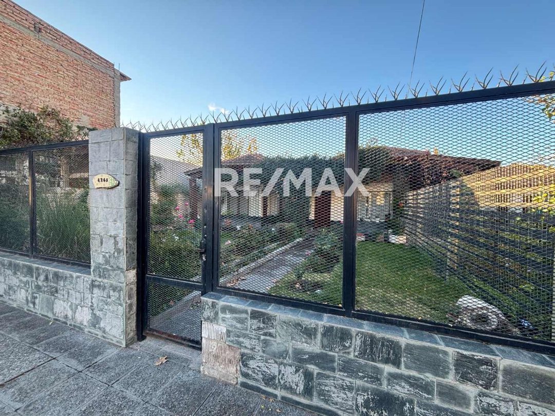 VENTA CASA B° HUILICHES EN TERRENO APTO DESARROLLO