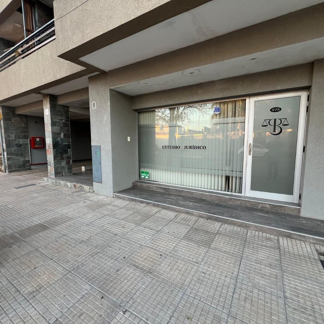 Se vende Local/oficina en Av. Laprida al 400 - VT