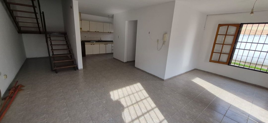 VENTA DUPLEX 3 DORMITORIOS 2 BAÑOS EN B. IPONA