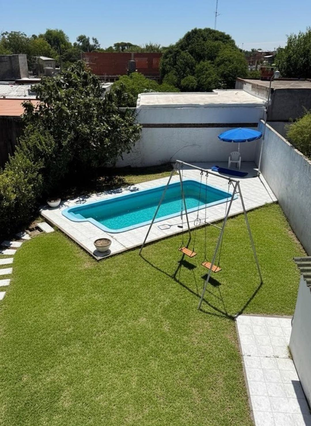 VENTA CASA TRES AMBIENTES PISCINA MORON