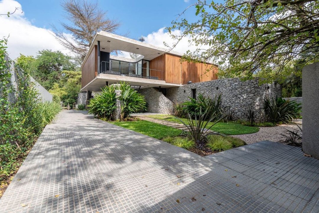 VENTA CASA 6 AMB. JARDIN/PILETA/QUINCHO P. LELOIR