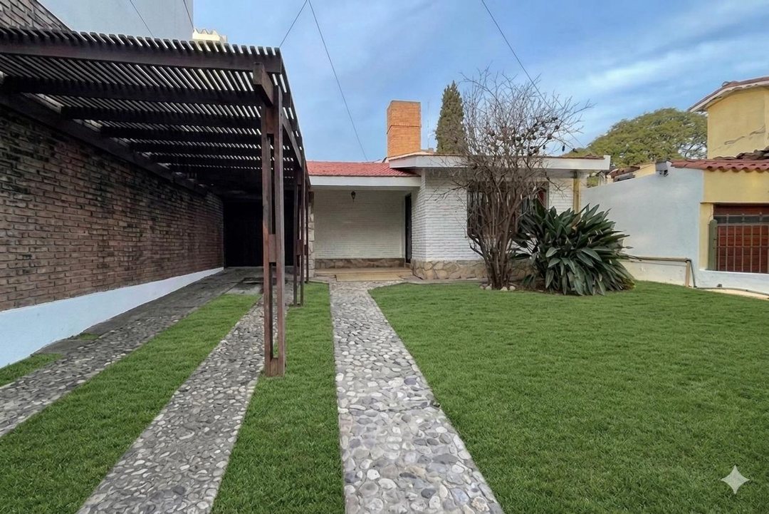 CASA A LA VENTA EN BARRIO PARQUE CAPITAL