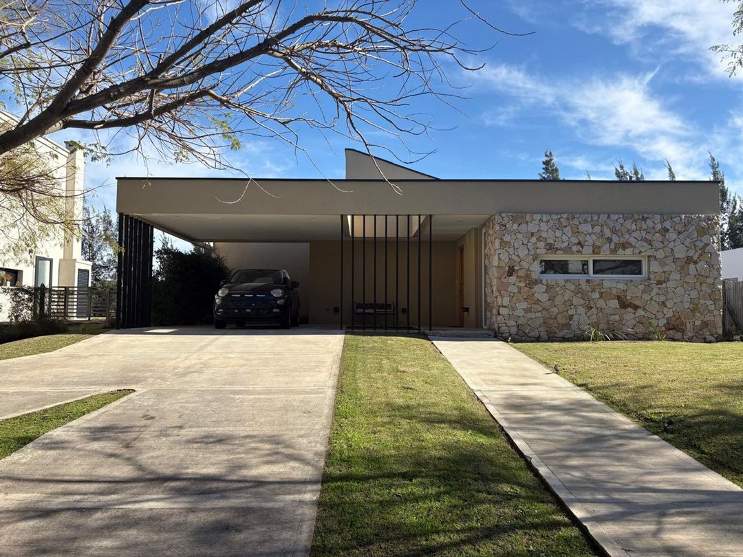 Casa 5 amb venta El Cantón Norte piscina lote 800m