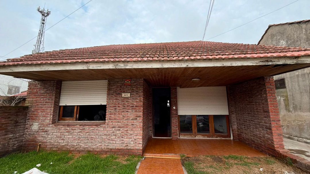 Venta PH tipo casa 3 ambientes, jardin, a reformar