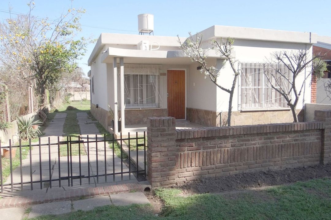 CASA EN VENTA CORREA 2 DORMITORIOS