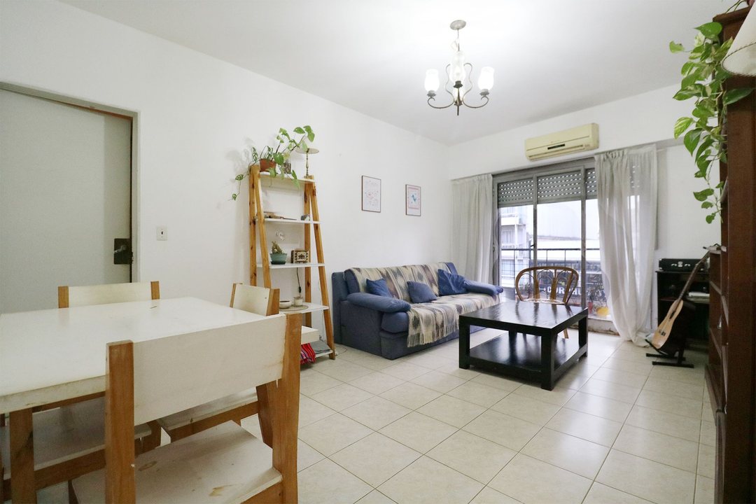 VENTA DEPTO 4 AMBIENTES EN MONSERRAT CON BALCON