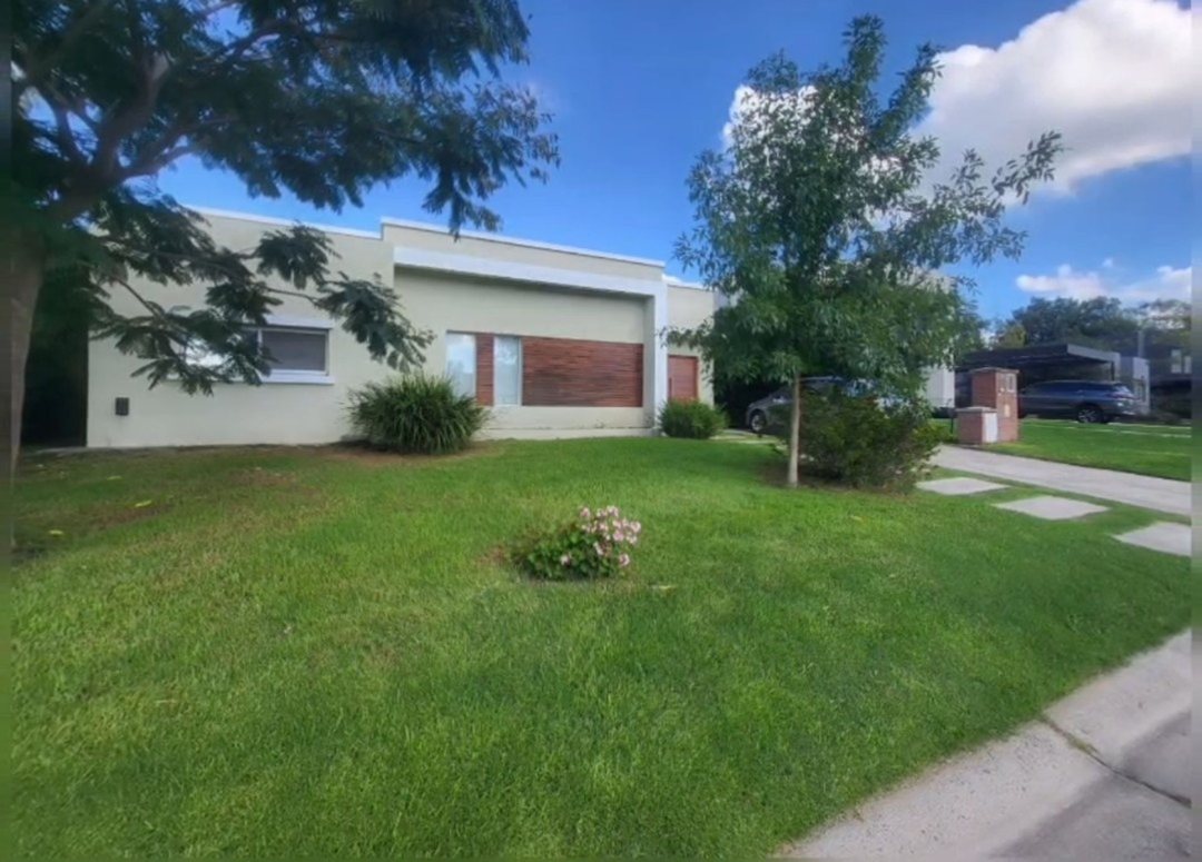 Casa en venta 5 ambientes Pilar del Este c/ pileta