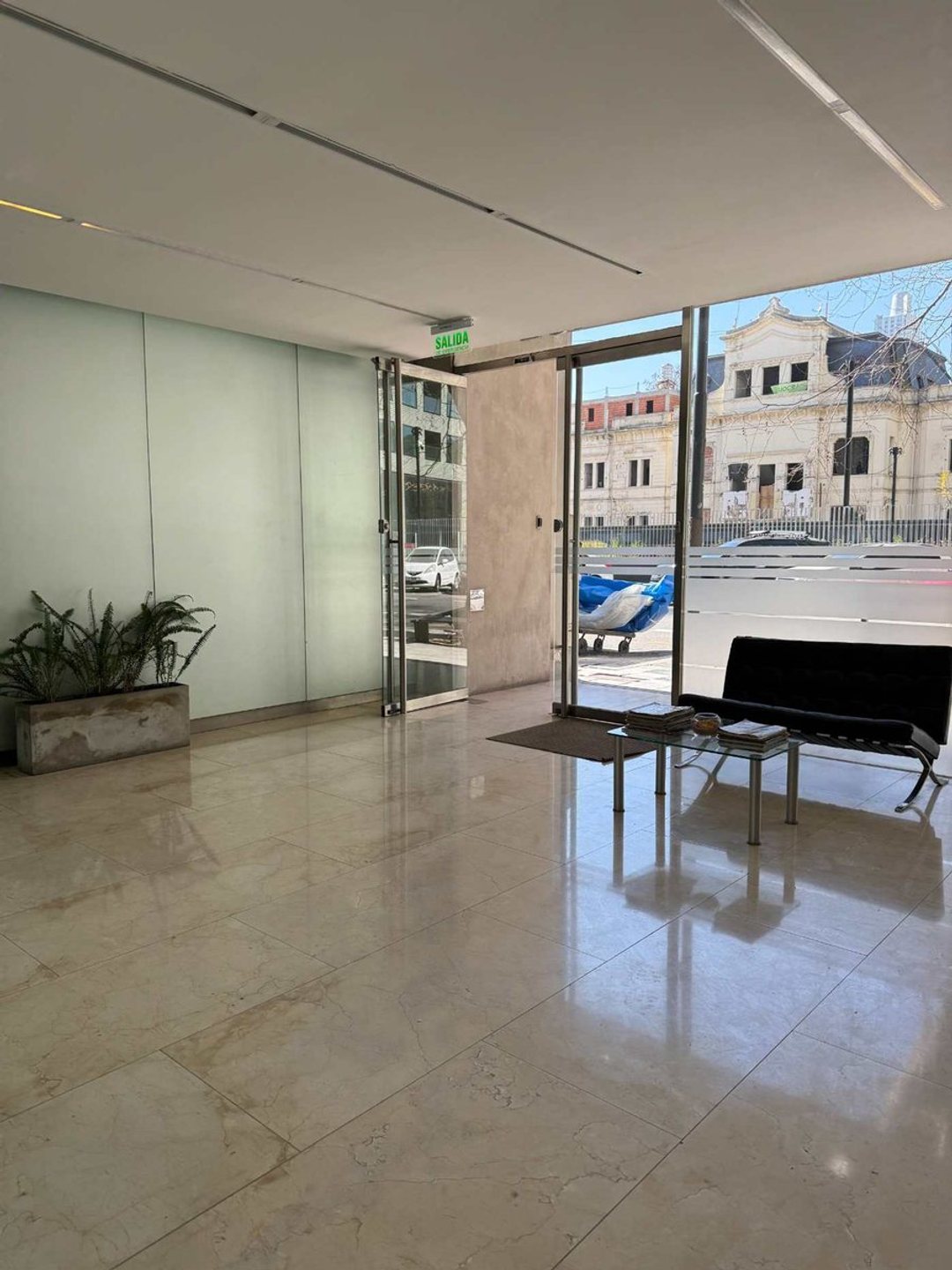 VENTA OFICINA PISO COMPLETO AZOPARDO 451