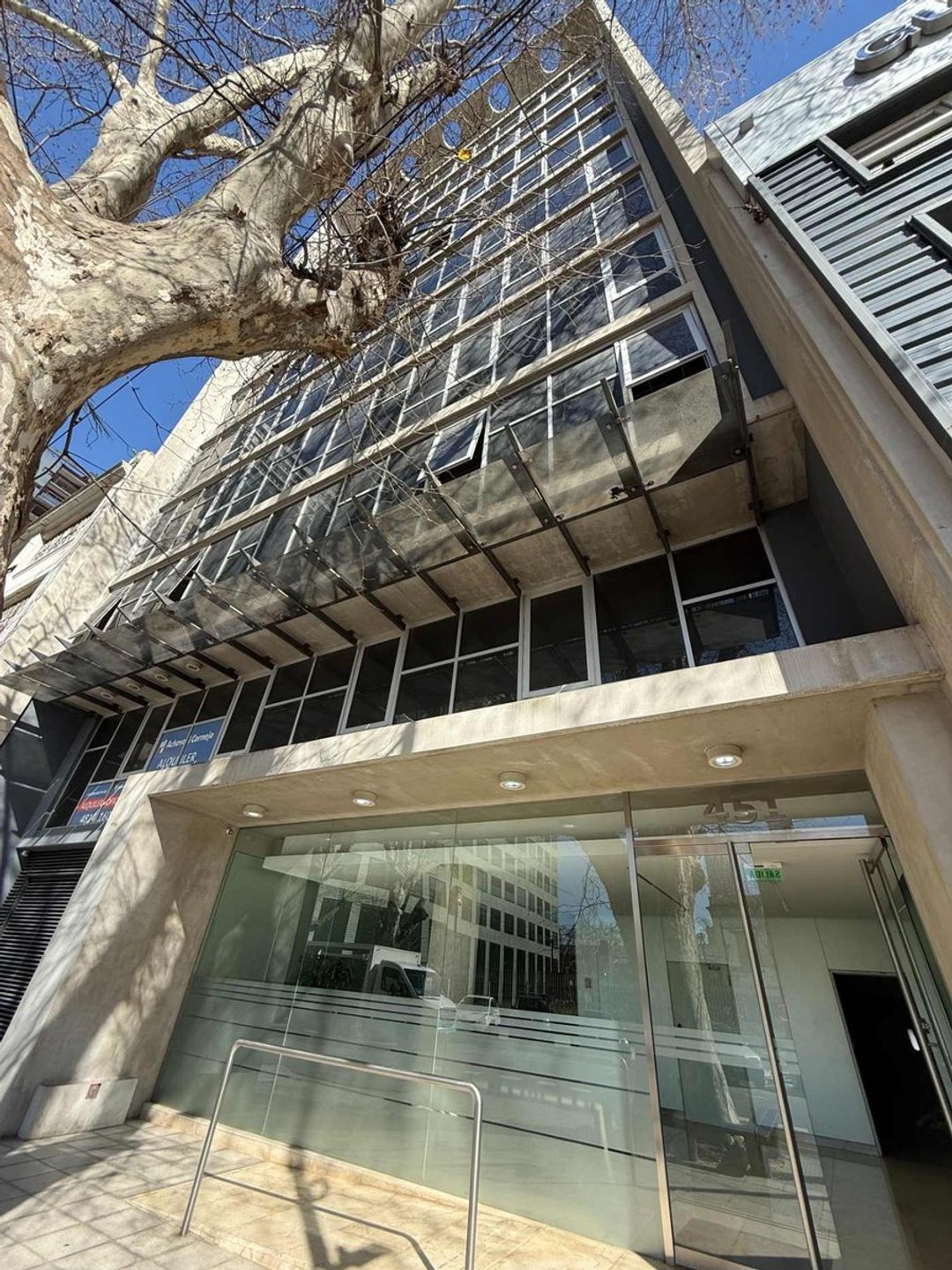 VENTA OFICINA PISO COMPLETO AZOPARDO 451