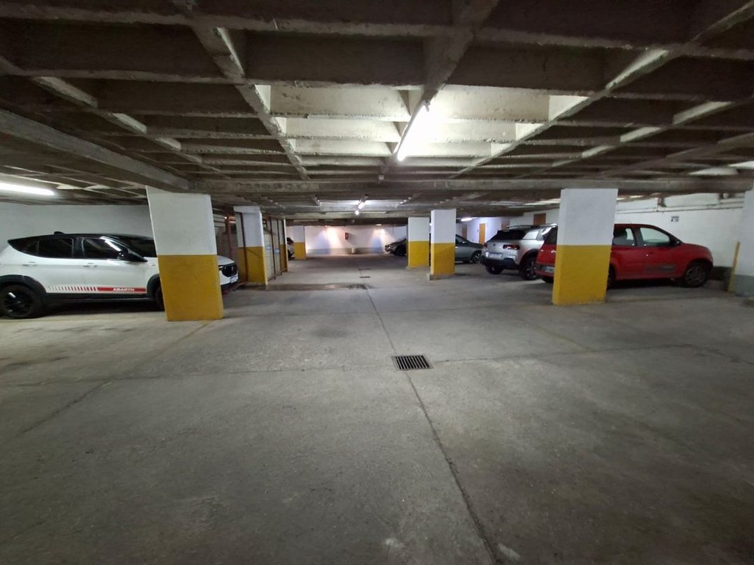 VENTA COCHERA EN B° GRAL PAZ EN EDIF MARTINICA VII