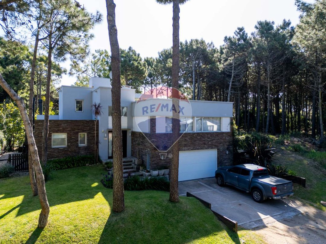 Vendo Casa en Pinamar 4 ambientes con pileta
