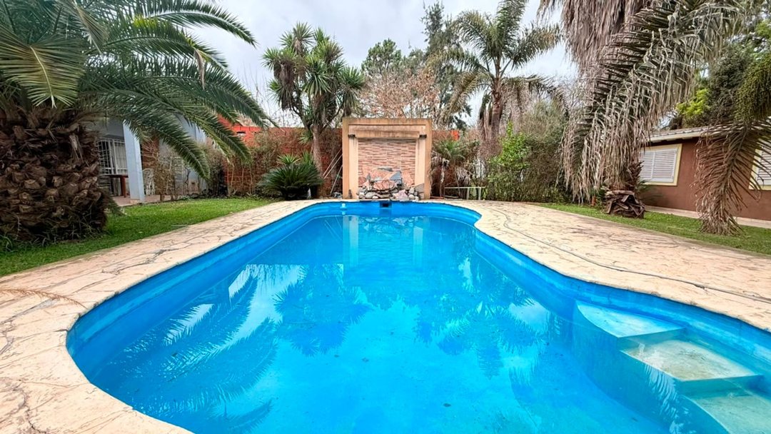 VENDE TERRENO CON 2 DUPLEX Y PILETA 368M2 TOT