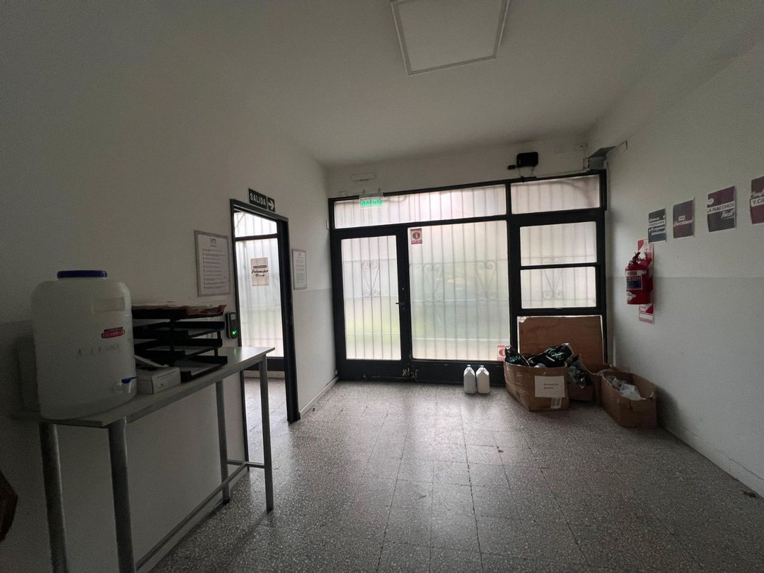 ALQUILER LOCAL COMERCIAL EN FLORES