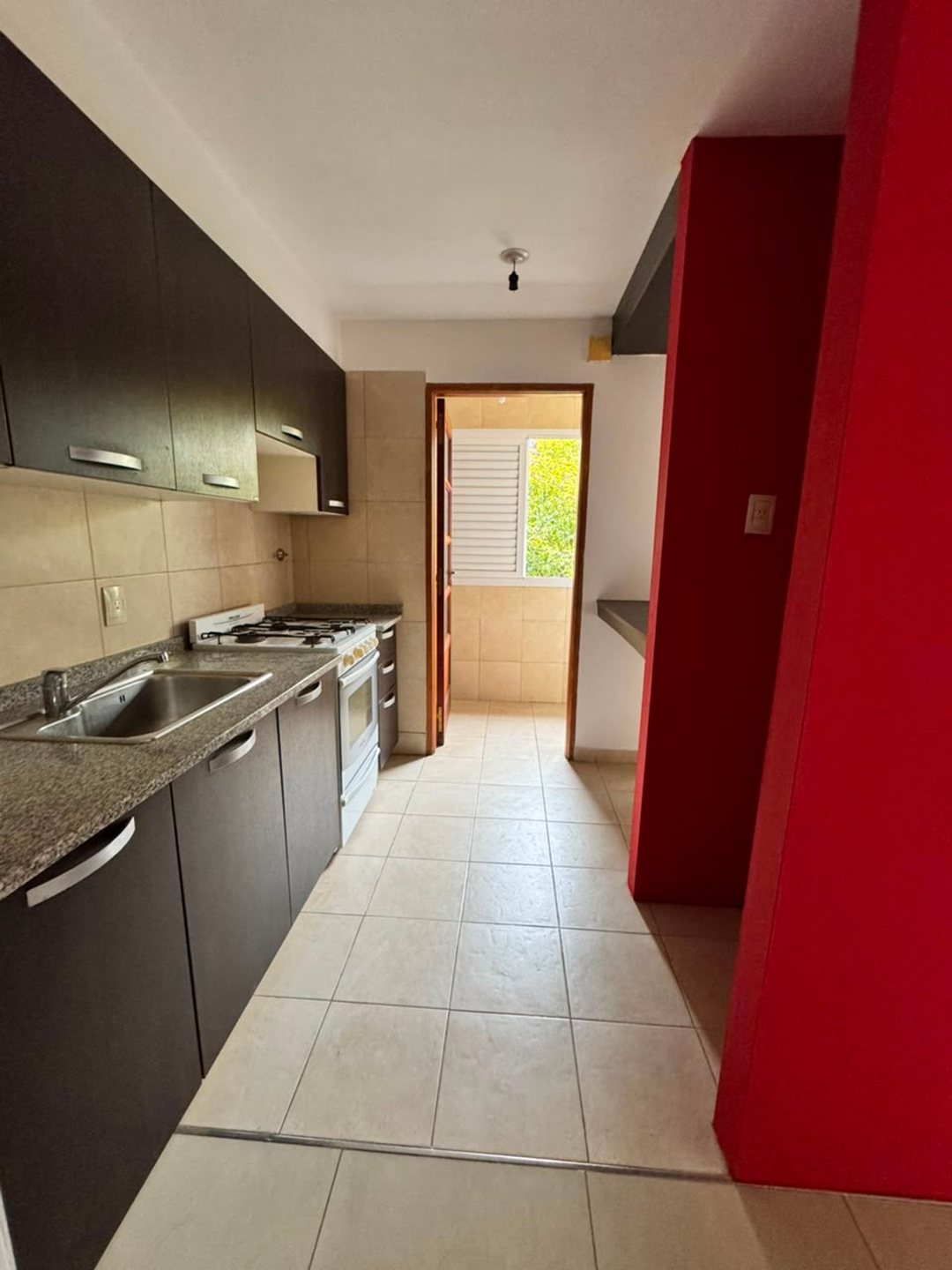 REMAX Alquila departamento de 1 dorm NECOCHEA 3500