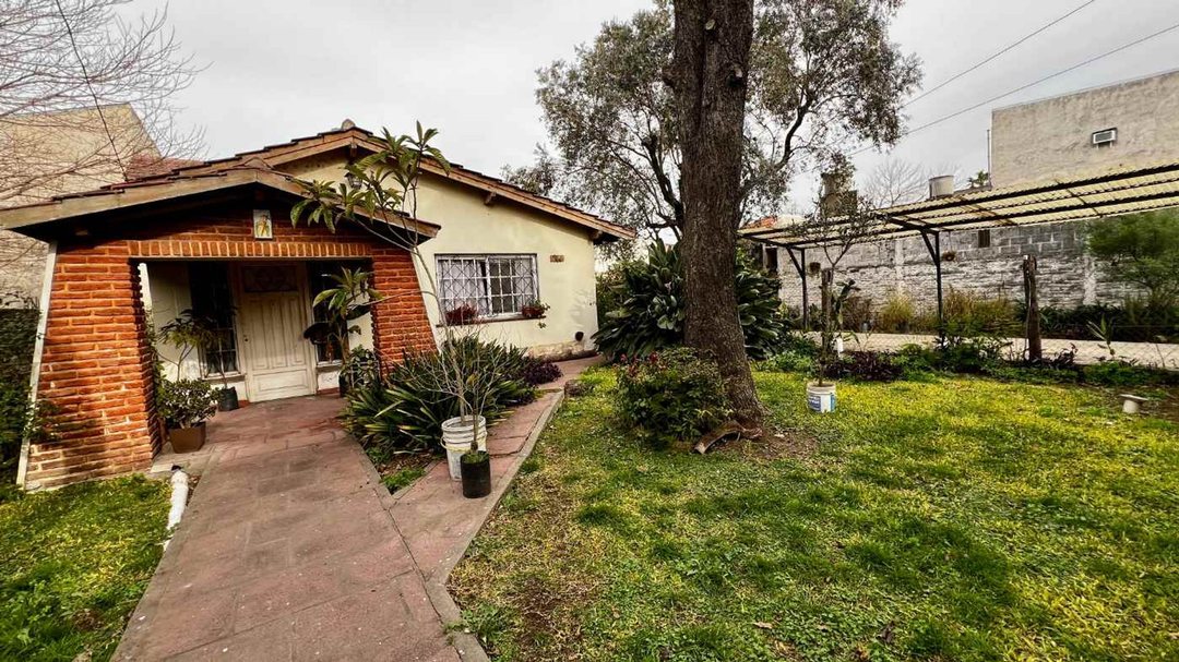CASA 6 AMBIENTES VENTA EN LONGCHAMPS + DEPTO 3 AMB