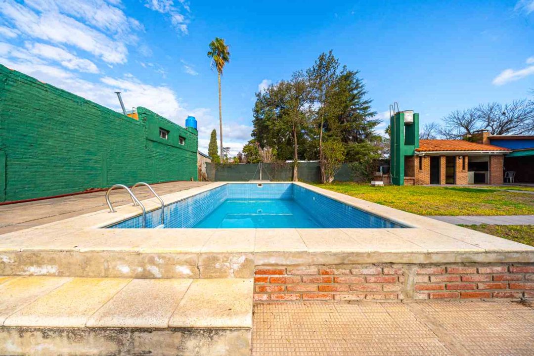 CASA EN ALQUILER DOS DORMITORIOS PILETA EN FUNES