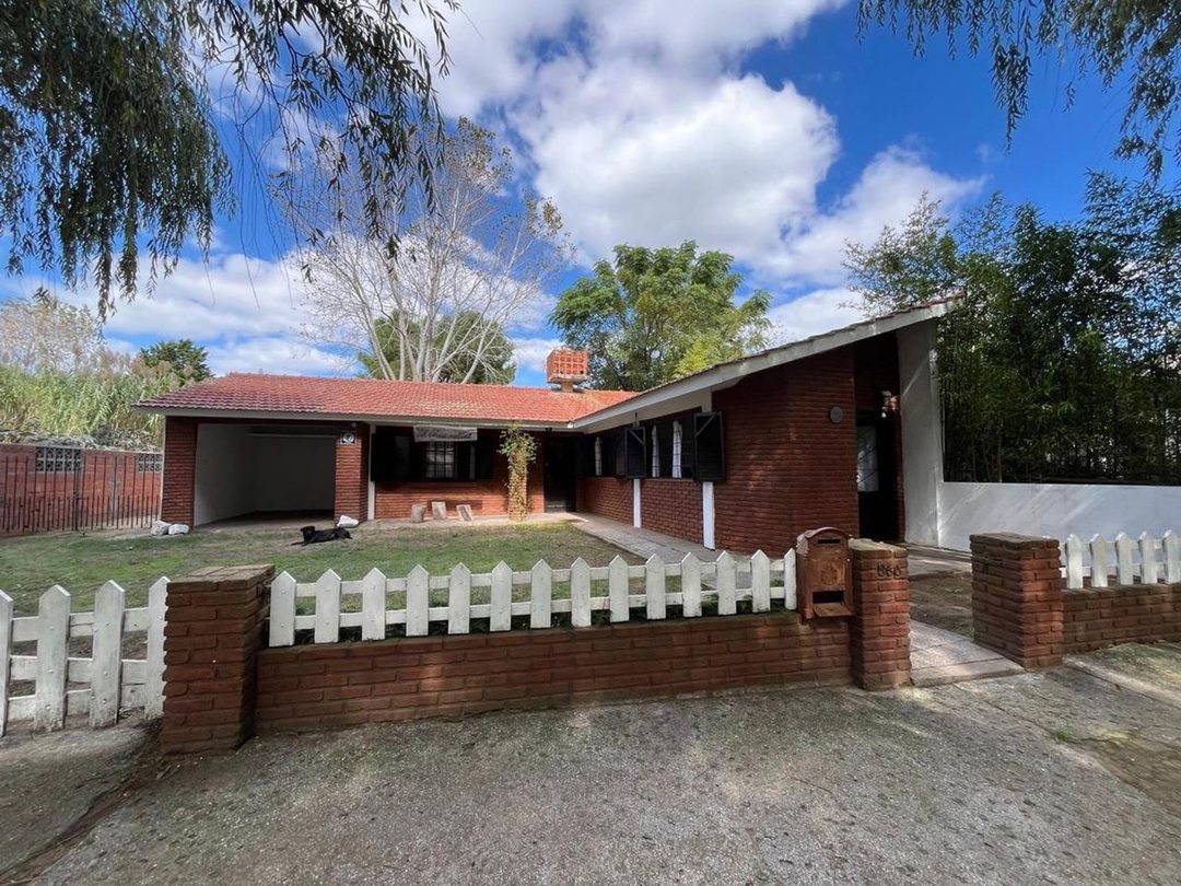 CASA EN VENTA EN MAR DEL TUYU