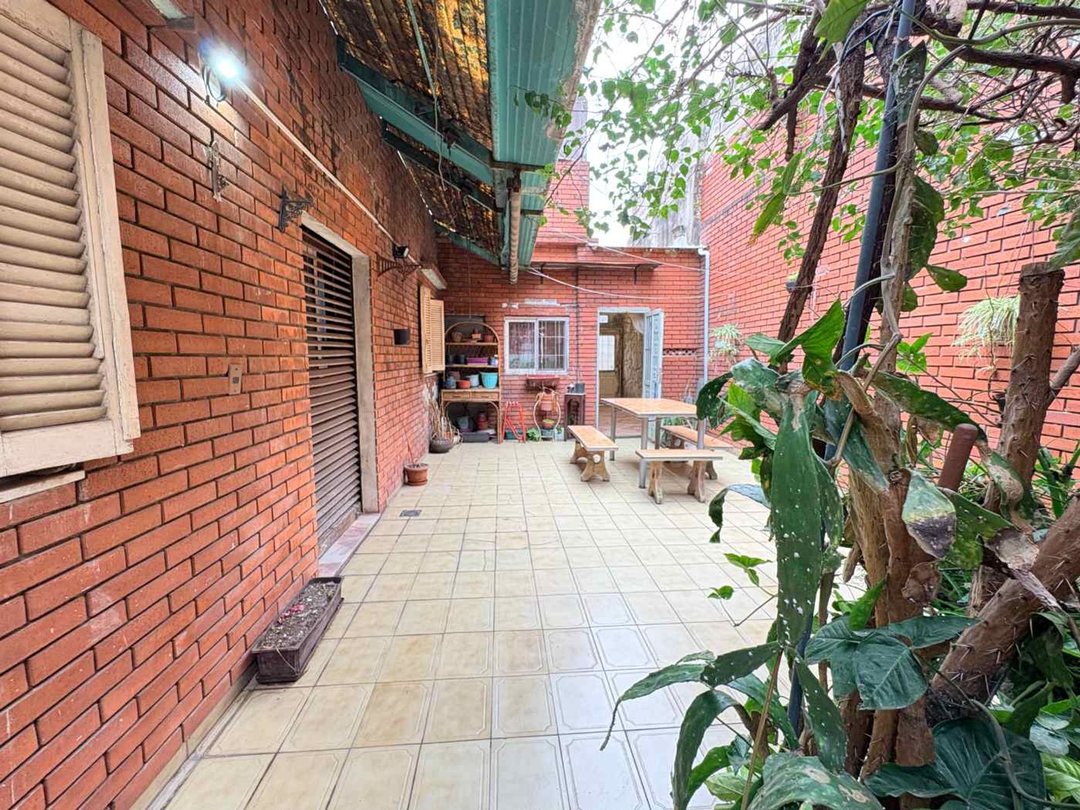 VENTA CASA 4 AMB. LUGANO-GARAGE-PATIO Y TERRAZA