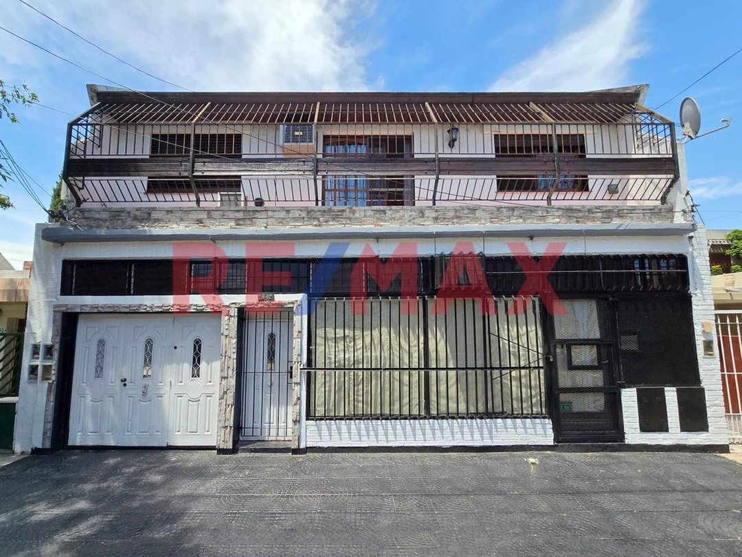 VENTA CASA 3 AMB + DEPTO 3 AMB Y LOCAL CASTELAR