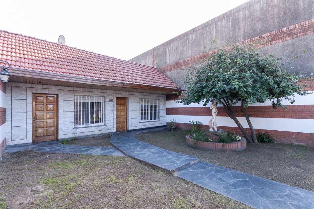 CASA EN VENTA LANUS 5 AMBIENTES PARQUE