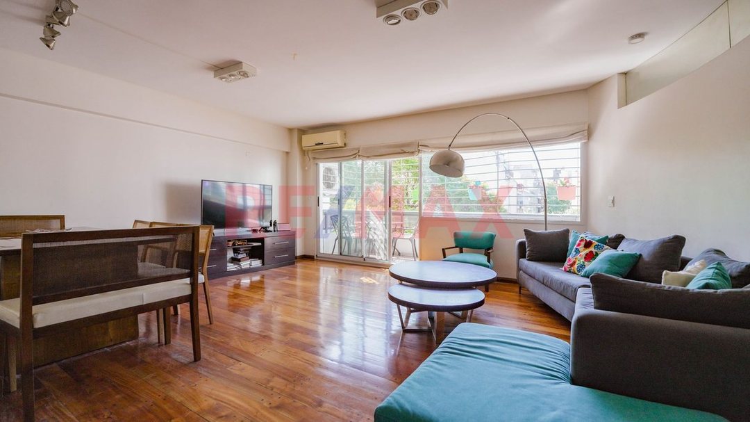 VENTA DEPTO 4 AMB + ESCRITORIO EN CABALLITO, COCH.