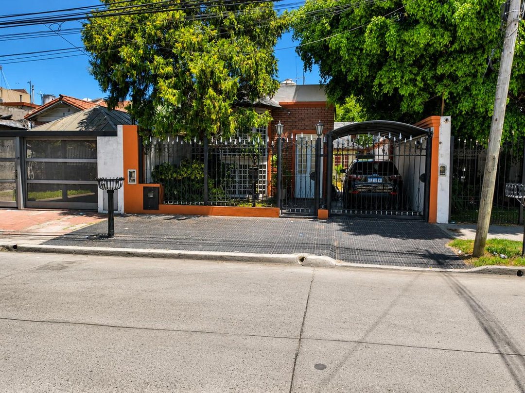 VENTA CASA 4 AMBIENTES SAN MARTIN