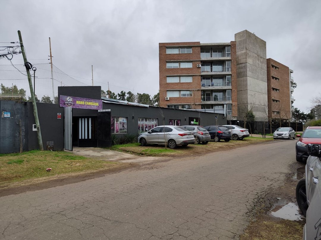 VENTA COMPLEJO DEPORTIVO - FISHERTON