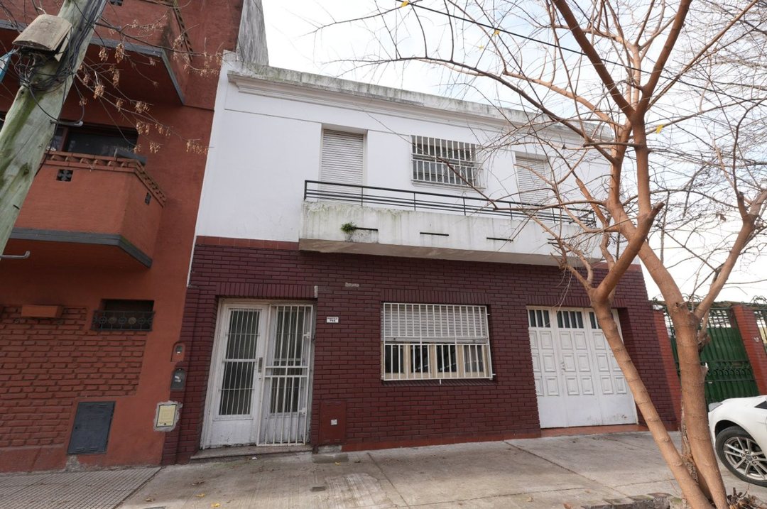 VENTA CASA 5 AMB. FLORES