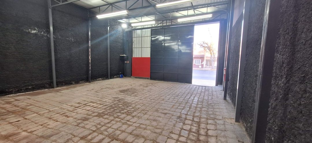Alquiler Galpón de 170 m2 cub.Sobre Av. Libertador