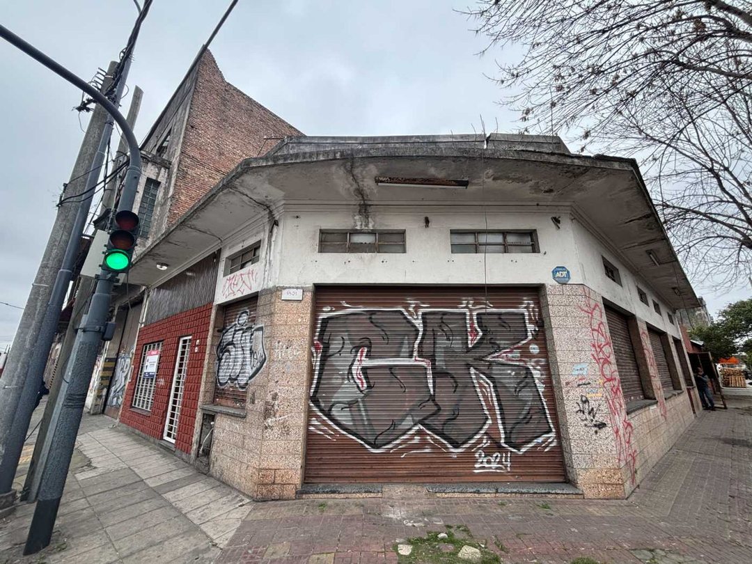 VENTA CASA/CONSULTORIO Y LOCAL CASEROS 340M2 LOTE