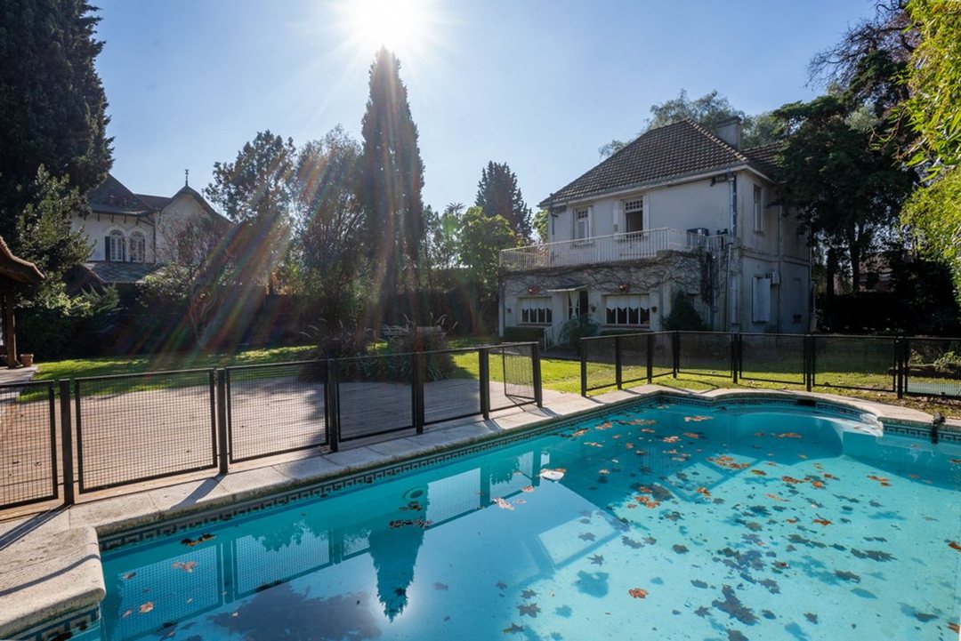 Casa 7 ambs. Parque y piscina. Escucha ofertas