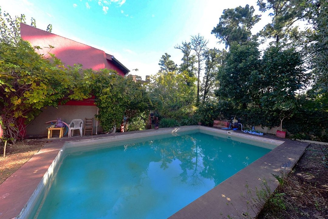 VENTA CASA MULTIFAMILIAR CON GRAN PISCINA Y PARQUE
