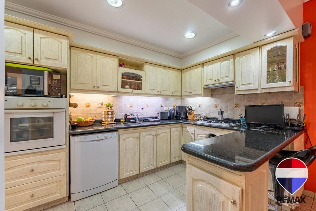 VENTA CASA 4 AMBIENTES COCHERA MATADEROS