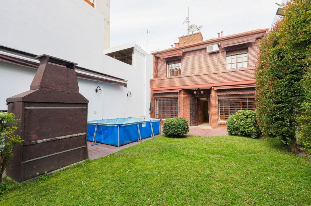 VENTA CASA 5 AMB. CON PARQUE Y COCHERAS CABALLITO