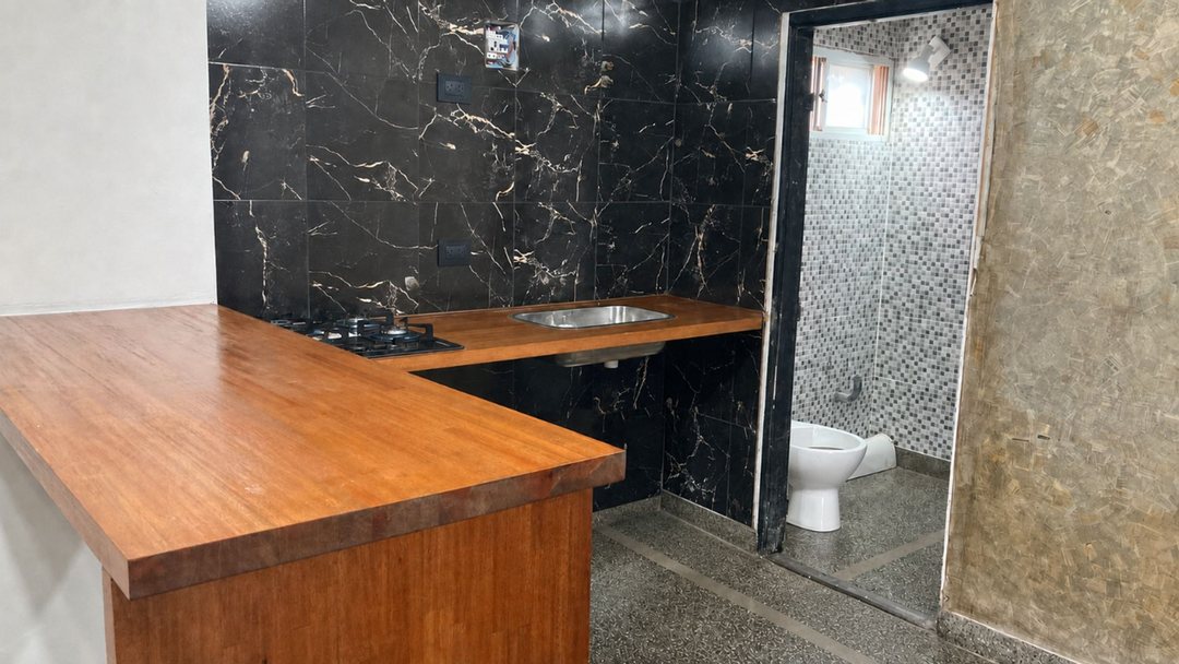 VENTA LOCAL + DEPARTAMENTO,CLAROMECÓ A MTS DEL MAR